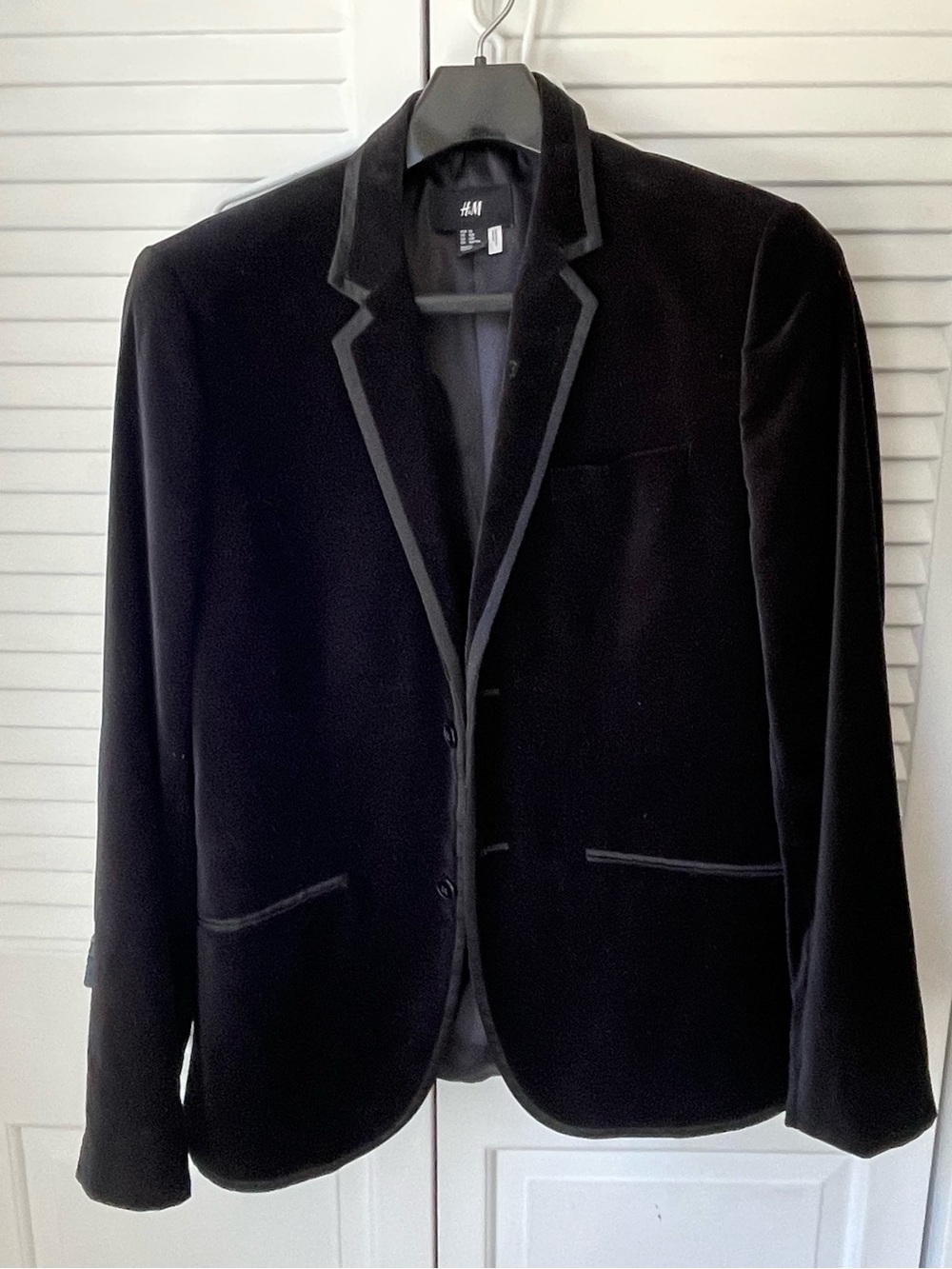 H&M Black Velvet Blazer with Trimmed Lapel